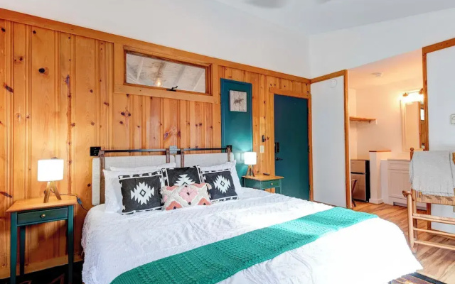 The Furry Lodge & Suites 13