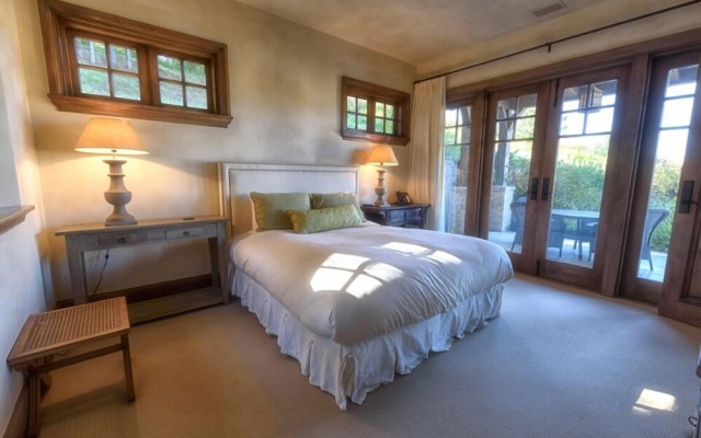 Chateau D' Renaitre - Carmel-By-The-Sea