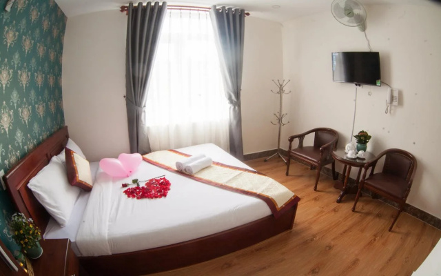 Luu Ly Hotel