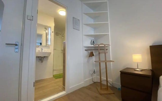 Guesthouse Citydrop, Amsterdam Flower Market