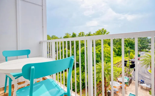 Luxe One Bedroom Apartment with Balcony