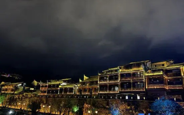 Yunshuiyao Serene Courtyard Homestay (Fenghuang Ancient Town)