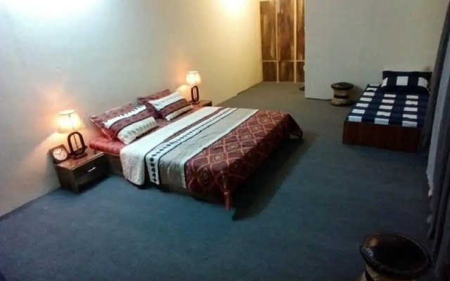 Cross Roads Hotel