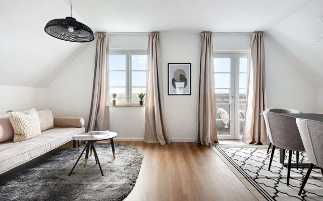 Charm 2 - Great 2-bdr Apt With Shared Garden and Balcony