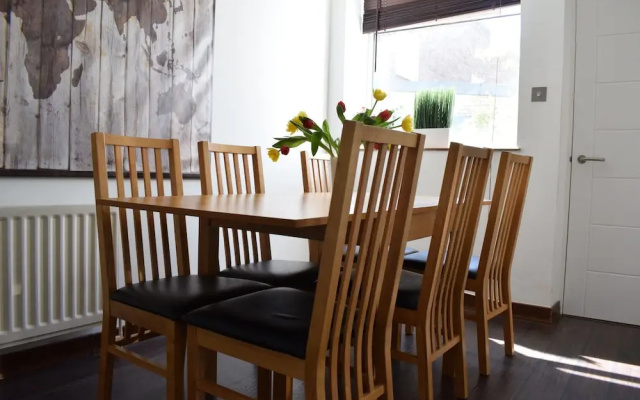 2 Bedroom House In Clapham
