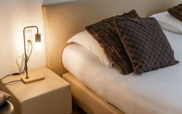 Huswell - Bright Stylish Apartment With Balcony