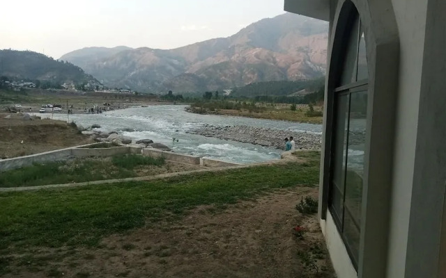 River Dine Hotel