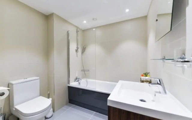 Hotel Style Penthouse Located Close to Central 8