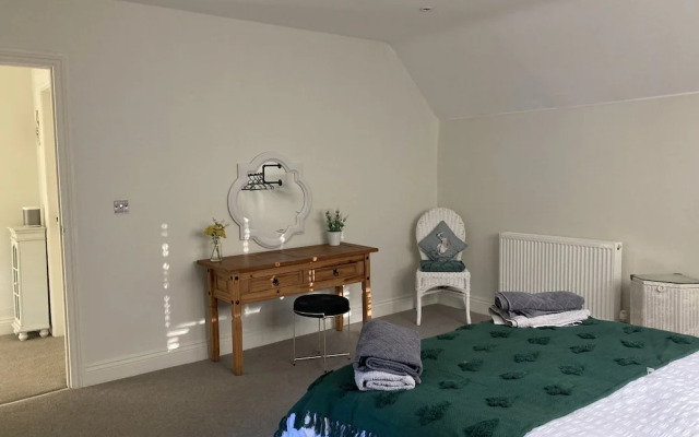 5bed-10guests-fireplace-hottub-pets Ok-parking
