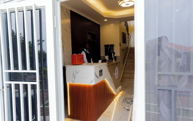 One Click Cozy Suites