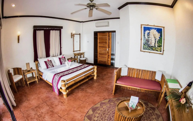 Pura Vida Beach & Dive Resort