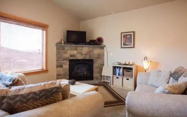 River Scene-River Vw-AC-3BR/3BA