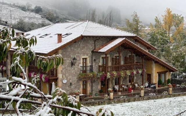 Отель Posada El Corcal De Liébana вид на фасад