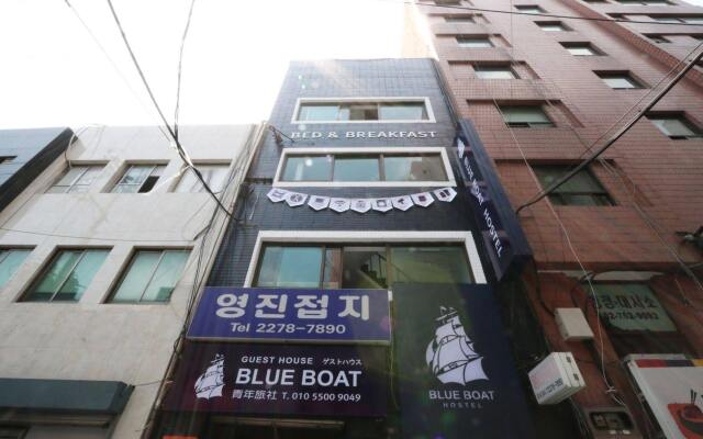 Blueboat Hostel Myeongdong вид на фасад