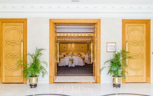 Отель Grand Excelsior Hotel Deira ОАЭ, Дубай - 1 отзыв об отеле, цены и фото номеров - забронировать отель Grand Excelsior Hotel Deira онлайн вид на фасад