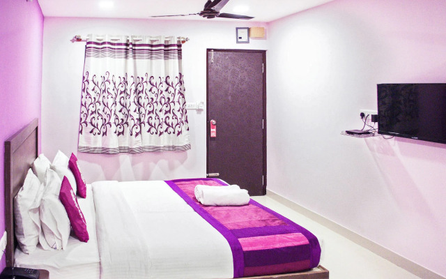 Sri Sai Suites by OYO Rooms
