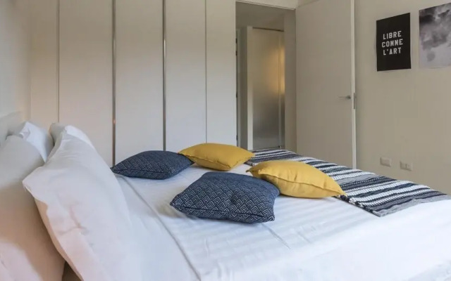 Dante Apartment with Parking