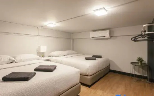 S1 Large Duplex Silom 3 Beds, Full Kitchen WIFI