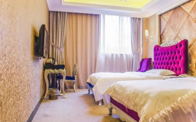 Yibin Peninsula Holiday Inn (Rhine Spring Commercial Center)