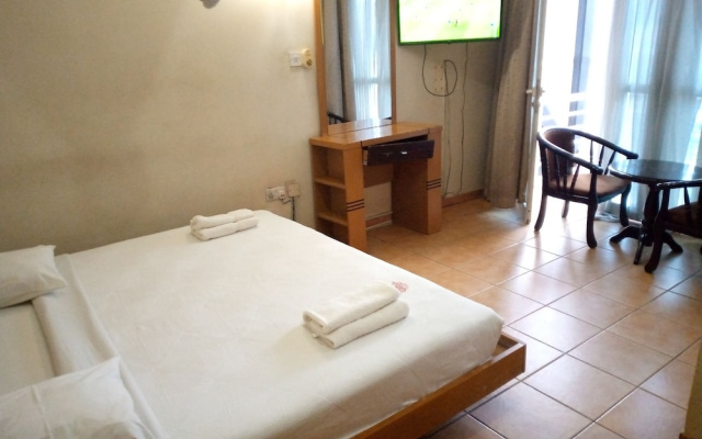 Double Five Hotel