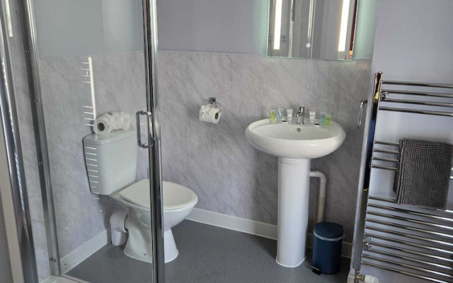 Room-comfortable and Spacious Double En-