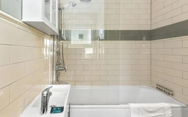 Stylish 1BR Next to Tower Bridge
