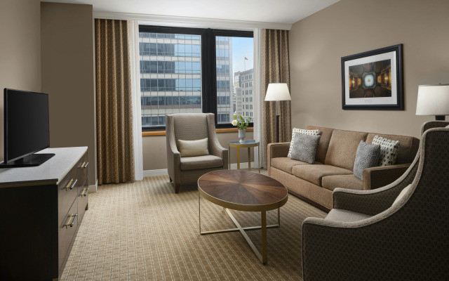 Hilton Indianapolis Hotel & Suites