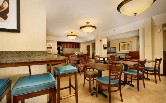 Drury Inn & Suites St. Louis St. Peters