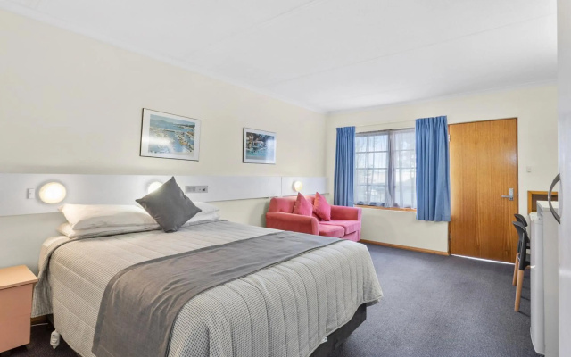 Martin Cash Motel