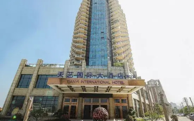 Tianyi International Hotel (Nandujiang Meilan Airport Branch)
