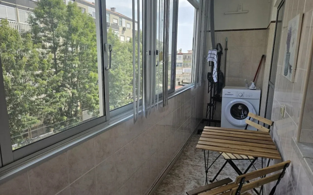 Light Spacious Almada Apartment