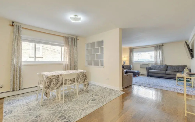 Walk to Train: Convenient Skokie Condo!