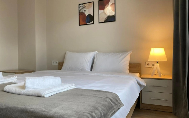 Stylish Top Centre Apartment for 4 guests