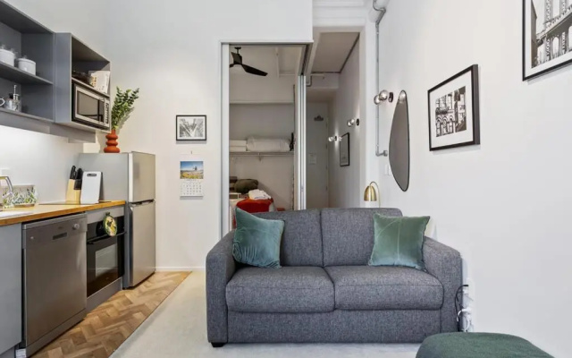 Cosy & Comfy studio on Queen St. by Zodiak Stays