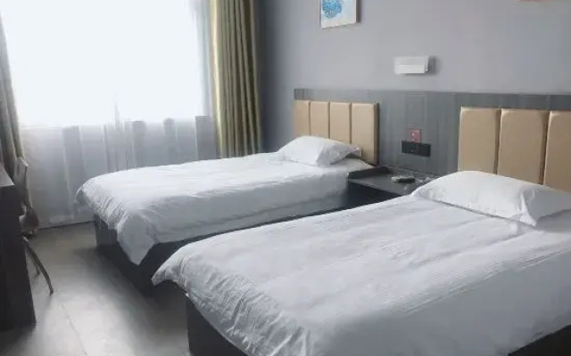 Home Inn Huaxuan Select Hotel (Huaxuan Select Hotel, Suchang West Road, Dongping County, Tai'an)