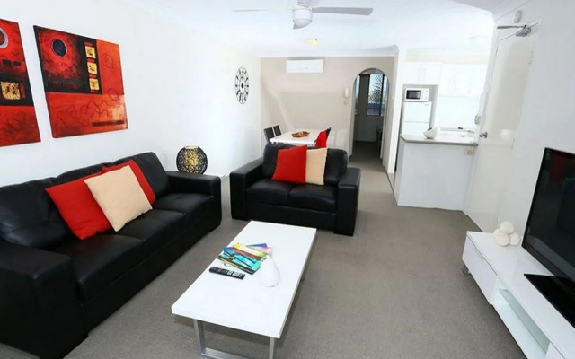St Tropez Apartments