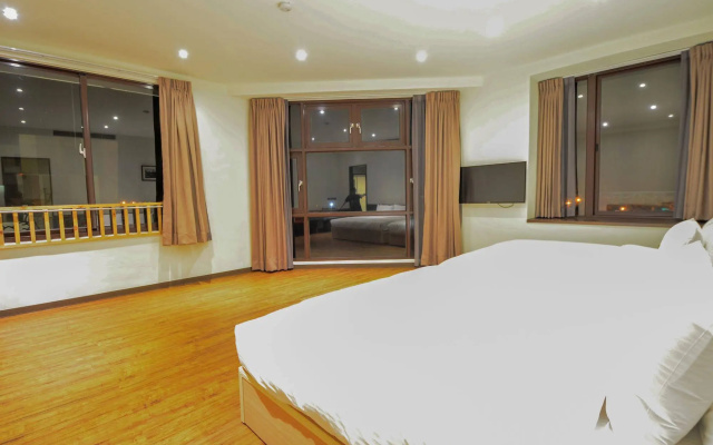 Calamari Hostel