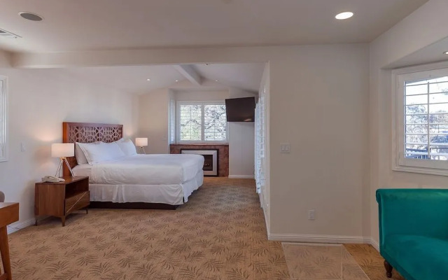 Saratoga Oaks Lodge