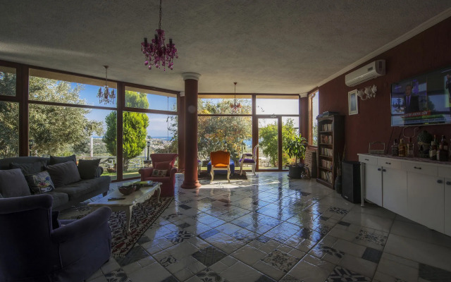 Aeneas Hotel