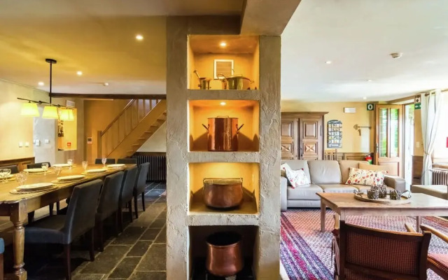 Vintage Holiday Home With Swimming Pool In Saint-Hubert