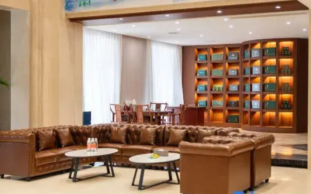 Jifeng International Hotel (Xinyang New 16th Street Branch)