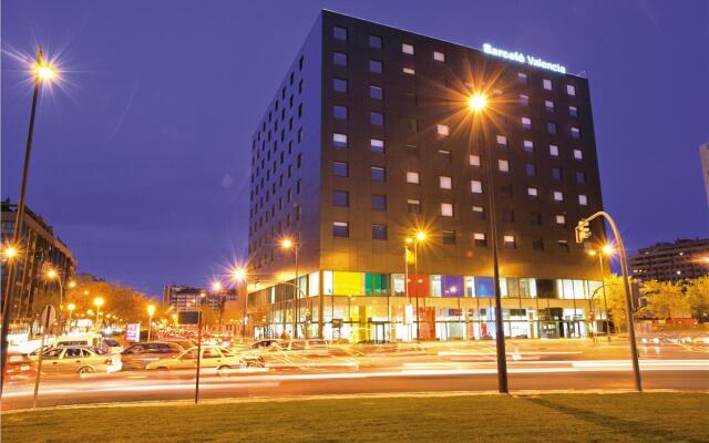 Отель Barceló Valencia вид на фасад