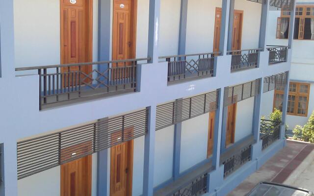Nandar Thiri Hotel вид на фасад