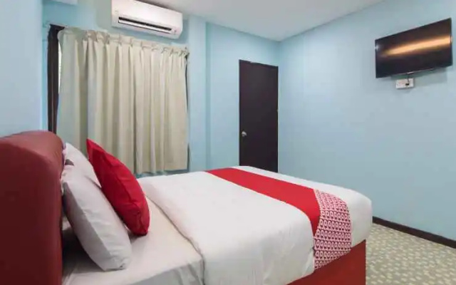 Pd Star Hotel by OYO Rooms