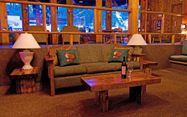 Soda Butte Lodge