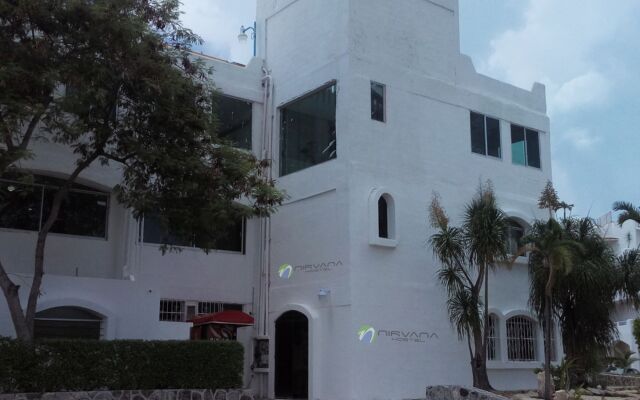 Отель Nirvana Hostel Cancun Hotel Zone Мексика, Канкун - отзывы, цены и фото номеров - забронировать отель Nirvana Hostel Cancun Hotel Zone онлайн вид на фасад