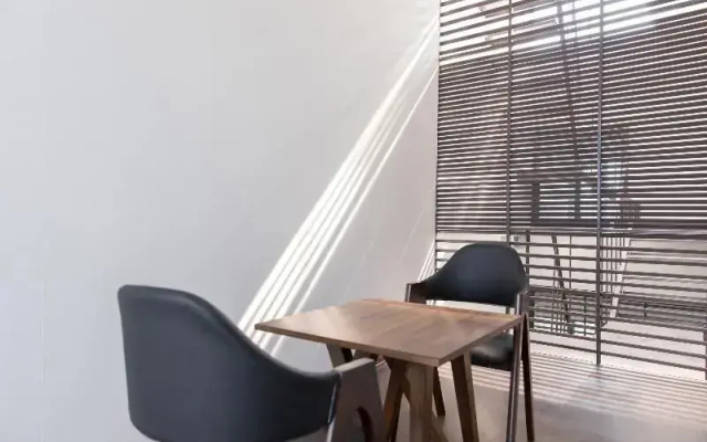 Reddoorz Plus Near Westlake Tay Ho