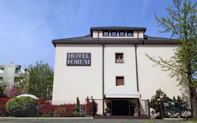 Отель Forum Италия, Роццано - отзывы, цены и фото номеров - забронировать отель Forum онлайн вид на фасад