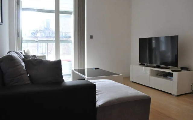 Modern 1 Bedroom Apartment in Brixton With Balcony