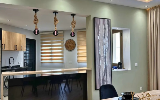 The Tropical Luxury 2BR City Centre Retreat